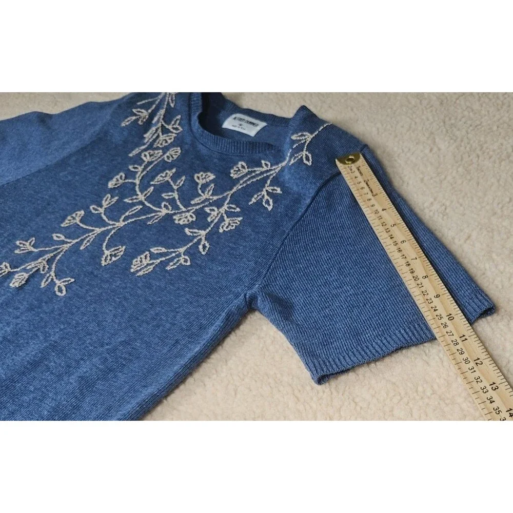 Vintage Alfred Dunner Womens Medium Blue Floral Embroidered Sweater Top USA